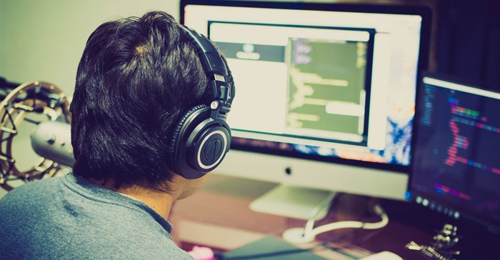 Monetising online radio: Stop, collaborate and digitally listen