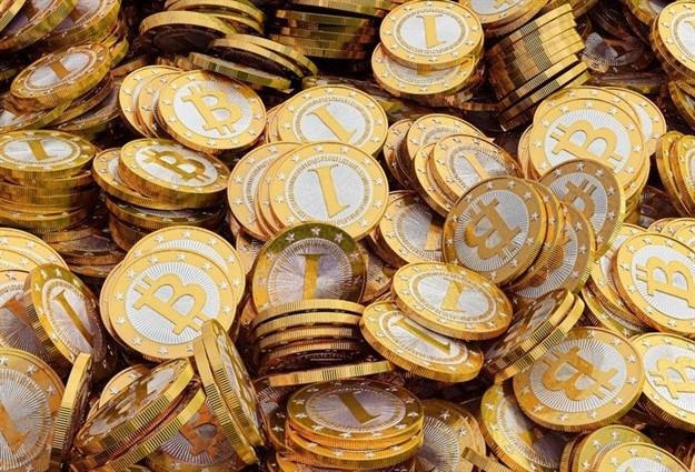 Six in Dutch court over 'bitcoin drug money laundering'