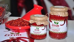 Women in rural Tunisia mix hot sauce with business