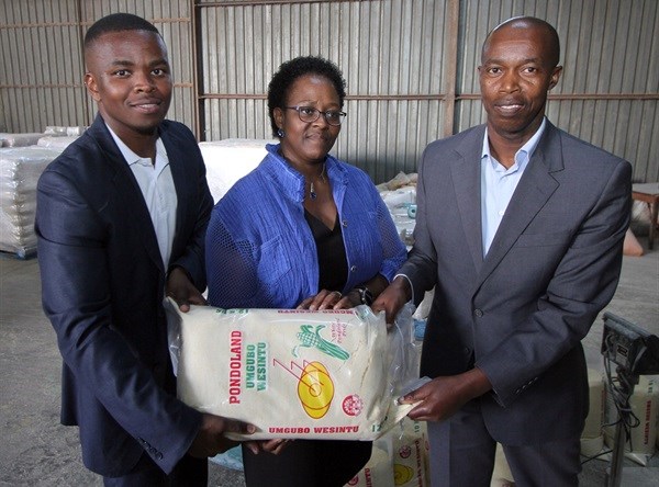 Xolela Makabane holds shows one of his products with the Eastern Cape Development Corporation’s development finance head Tandeka Rozani and CEO Ndzondelelo Dlulane.