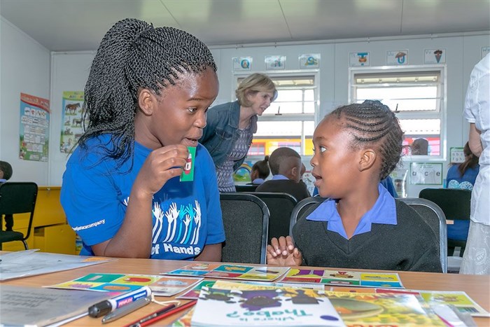 Bonding over books: VW for Good volunteer Sibongile Mbedzi (left) with learner Emihle Makasi at the VW literacy centre based at Mngunube Primary School, KwaNobuhle, Uitenhage.