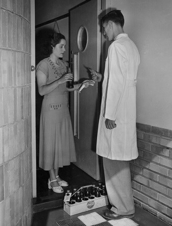 Sampling Coke around a neighborhood door-to-door in Brakpan (1952)