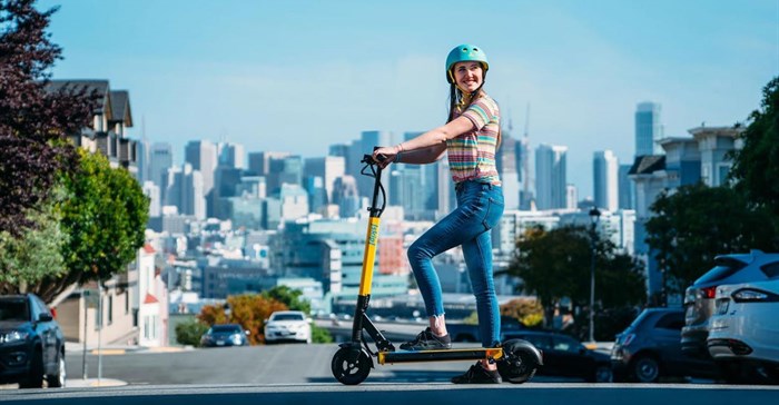 Skip’s scooters will be dockless, powering around the city at up to 29 km/h on a 36 V 350 W hub motor