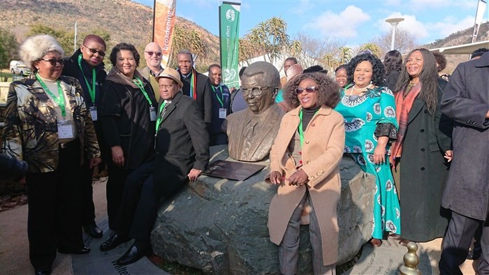 Minister of Tourism Derek Hanekom and Mister of Environmental Affairs Edna Molewa with members of the Sisulu Family at the unveiling of the Sisulu Circle at the Walter Sisulu National Botanical Garden.