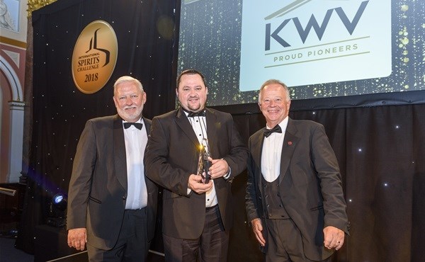 KWV master distiller Pieter de Bod (centre) at the ISC Awards.