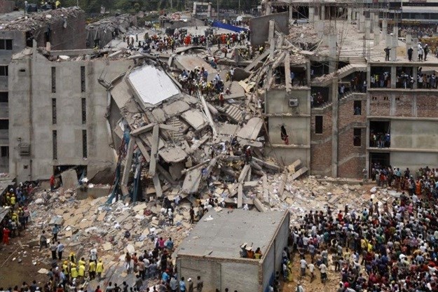Rana Plaza collapse in Bangladesh. By rijans, CC BY-SA 2.0,