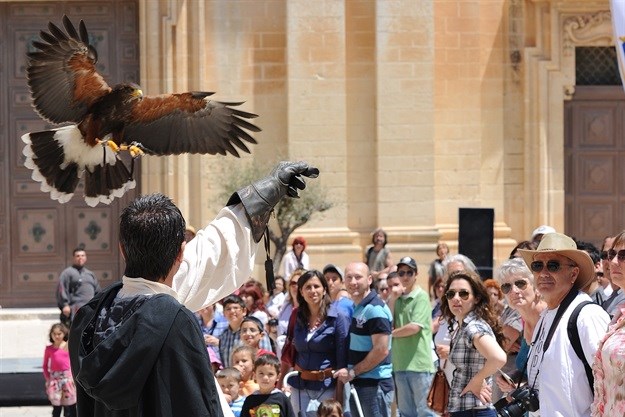 A South African's guide to moving to and making it in Malta: Someday I'll fly away