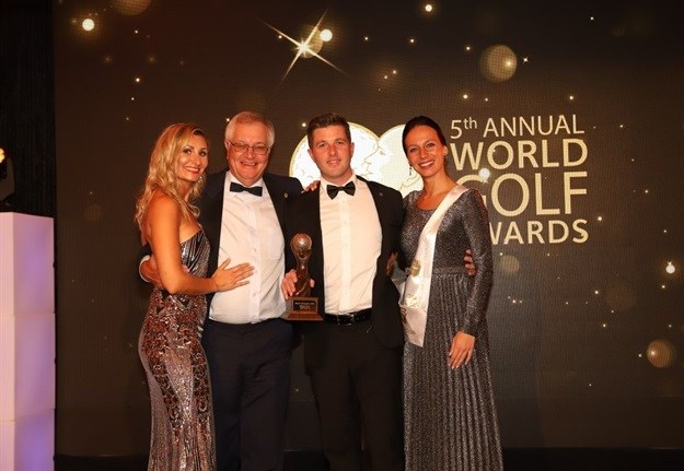 Receiving the award for Africa's Best Golf Course 2018 - Royal Johannesburg & Kensington Golf Club:<p>Host - Ela Clark, Alan Field, Chairman, Royal Johannesburg & Kensington Golf Club, Christopher Bentley, CEO, Royal Johannesburg & Kensington Golf Club