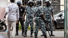 Gendarmerie officers stand guard on March 24, 2019, in Moroni, Comoros. Two journalists have been detained without trial in the country since February. Credit: CPJ/Gianluigi Guercia/AFP.
