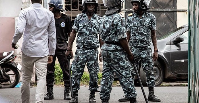 Gendarmerie officers stand guard on March 24, 2019, in Moroni, Comoros. Two journalists have been detained without trial in the country since February. Credit: CPJ/Gianluigi Guercia/AFP.