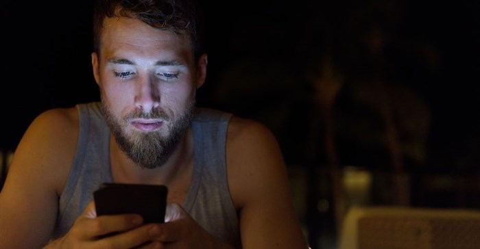 Report shows average of 800 hours spent using mobile internet this year