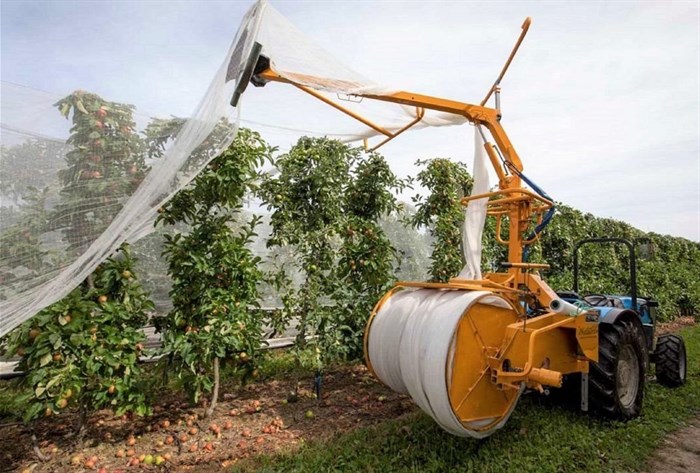 A drape net machine erecting orchard netting at Tulpieskraal.