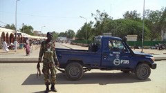 A police officer is seen in N'Djamena, Chad, on July 11, 2015. A N'Djamena court recently charged two Chadian journalists with criminal defamation and sentenced one to jail. Credit: CPJ/Reuters/Moumine Ngarmbassa.