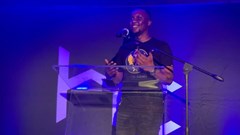 Mo Flava up on stage at Heavy Chef and Discovery Business Insurance's Inspire Sessions event. ©