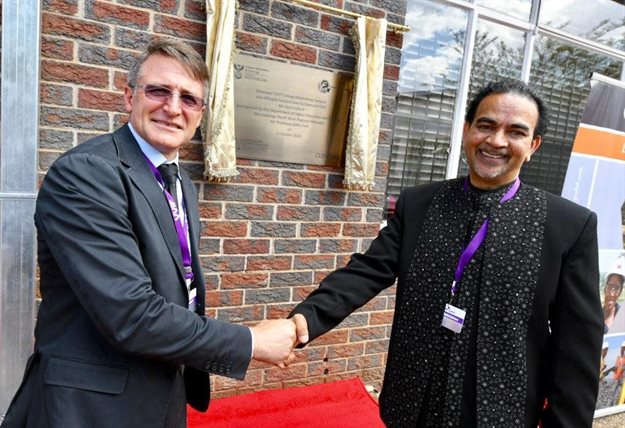 Japie Fullard (Glencore Alloys CEO) & Pradheep Balkrishen (Dept of Higher Education & training - Regional Manager for Mpumalanga and NW)