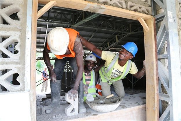 The Ghanaian construction industry employs over 320,000 people and more than 2% of young people. Wikimedia Commons