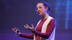 Rachel Sibley delivering this presentation at the SingularityU South Africa 2019 Summit. Image supplied.