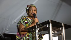Mahlatse Mahlase delivering her speech at the Sanef Black Wednesday Dinner. Image credit: Sanef.