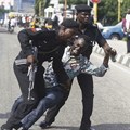 Fighting breaks out as security personnel attempt to re-arrest Nigerian activist and journalist Omoyele Sowore at the Federal High Court in Abuja, Nigeria, on December 6, 2019. Sowore and other activist-journalists have been jailed in Nigeria and Ethiopia amid a crackdown on free expression. Credit: CPJ/Reuters/Afolabi Sotunde.