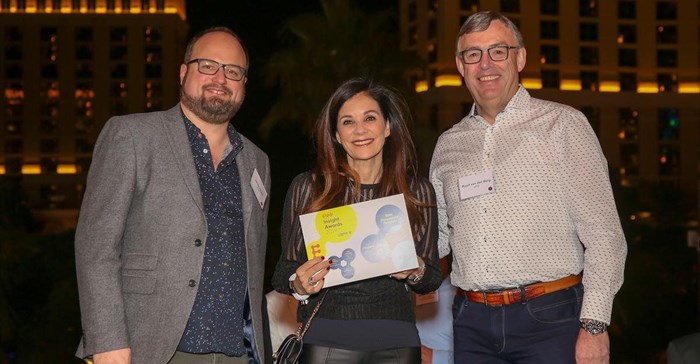 FIPP Insight Award presented to Julia Raphaely by James Hewes, FIPP and Ruud van den Berg, UPM. Image source: .