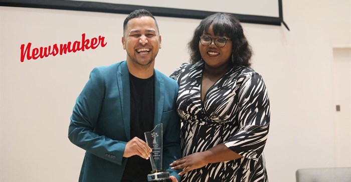 Jacaranda FM's Renaldo Schwarp receives the Koker Youth Award at the Afrikaanse Taalraad (ATR) Koker Awards. Image supplied.