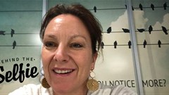 Cromhout titles this: “I hate taking selfies, can you tell?”