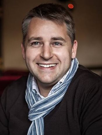 Lex Bradshaw-Zanger, L'Oréal.