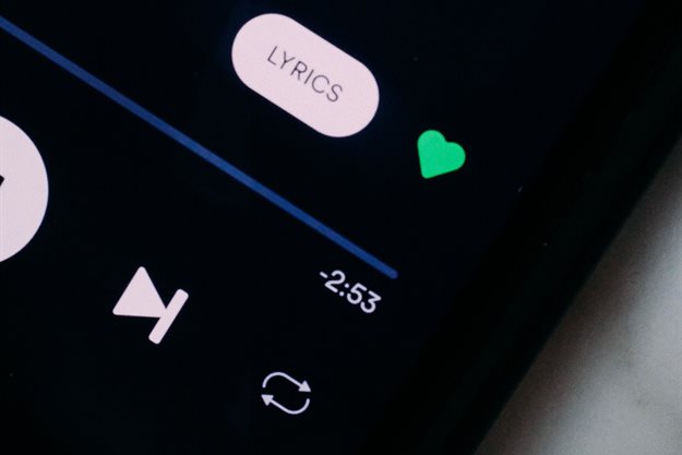 Photo by Charles Deluvio on