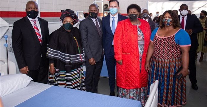 Eastern Cape Premier Oscar Mabuyane, Rev. Dr Elizabeth Mamisa Chabula-Nxiweni, Minister of Health Dr Zweli Mkhize, VWSA Chairman and Managing Director Thomas Schaefer, Eastern Cape MEC of Health Sindiswa Gomba, and Nelson Mandela Bay Business Chamber CEO Nomkhita Mona.