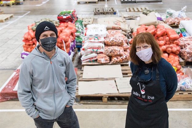 Danny Diliberto started a soup kitchen in 2014 at the restaurant he co-founded after a breathing and meditation course. It started by only serving 70 to 100 meals a week and gradually grew. Margolite Williams, the head of donors and sponsors at Ladles, has been with the organisation for three years. She said that this isn’t a “little operation” anymore and they’ve had to put in systems for what comes in and out because donors want to know where their money goes. “There’s got to be reports,” she said. “Sometimes we get R100,000 in one day. People just open their hearts.”