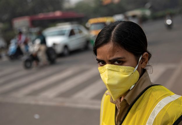 A police officer wears a mask to protect herself from air pollution at a junction during restrictions on private vehicles based on registration plates on a smoggy morning in New Delhi, India. Reuters/Danish Siddiqu