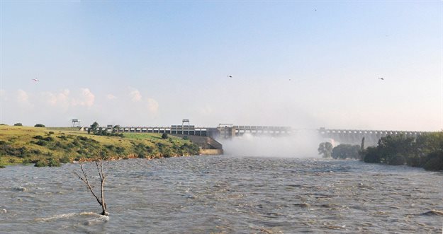 Vaal Dam. Image by Michael Gundelfinger, CC BY-SA 4.0,