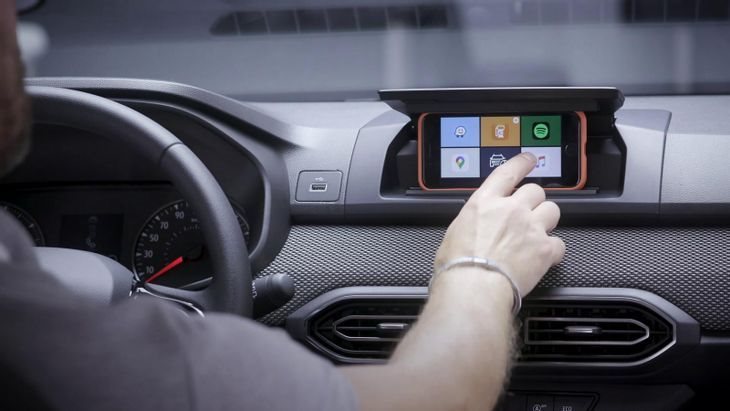 New Sandero gets smartphone infotainment system