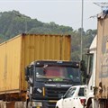 Trucks loaded with goods had been waiting for weeks to cross the Côte d’Ivoire-Ghana borders at Elubo/Noe. © Franck Kuwonu/Africa Renewal