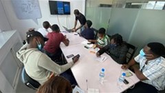 Startup teaches young Nigerians to code on smartphones