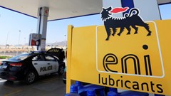 A police car is being filled with fuel at a gas station next to the sign of Italian energy Eni company in the Red Sea resort of Sharm el-Sheikh, Egypt February 6, 2021. Reuters/Amr Abdallah Dalsh