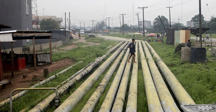 A woman walks over pipelines crisscrossing Ogoniland in Rivers State, Nigeria September 18, 2020. Reuters/Afolabi Sotunde//File Photo