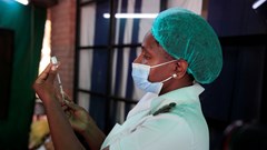 A nurse prepares a dose of the Sinopharm coronavirus disease (Covid-19) vaccine at Wilkins Hospital in Harare, Zimbabwe, March 24, 2021. Reuters/Philimon Bulawayo/File Photo