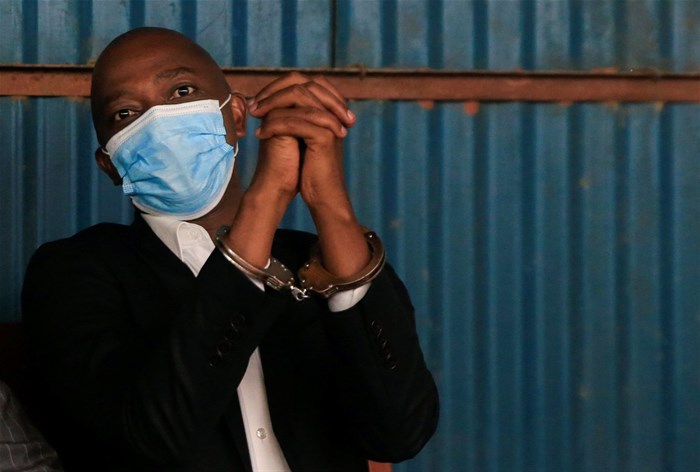 Nicholas Mwendwa, President of the Football Kenya Federation (FKF), reacts as he displays his handcuffs at the dock after arriving at the Milimani Law Courts in Nairobi, Kenya 15 November 2021. Reuters/Thomas Mukoya