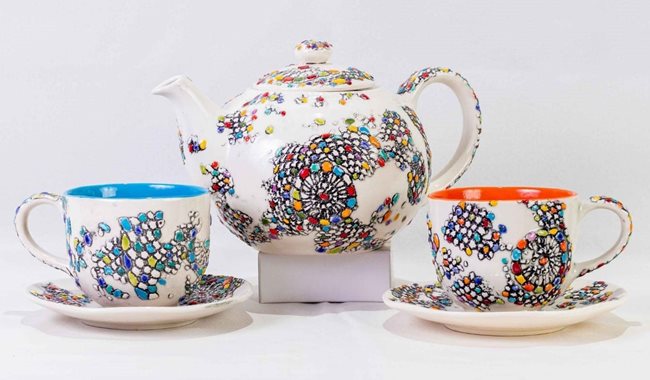 Hand made and hand-painted ceramics by Lookout Sibanda