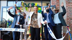 Bertina Engelbrecht, Clicks Group CEO (centre) at the opening of Clicks 800th store at Somerset Crossing Shopping Centre with (left to right) Vikash Singh (Clicks managing executive), Gift Jeffrey (Clicks area manager), Dhevan Pillay (Clicks chief store operations officer) and Musa Mkhwanazi (Clicks regional manager). Photo credit: Jaco Cilliers Photography.
