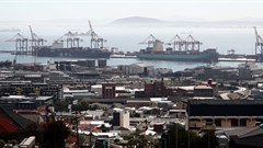 Container ships wait to load and offload goods in Cape Town, South Africa, April 17, 2020. REUTERS/Mike Hutchings/File Photo