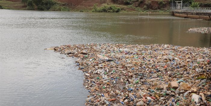 Plastic waste floats near the entrance to the Ruzizi I hydroelectric plant in Bukavu, eastern Democratic Republic of Congo October 20, 2021. | Source: Reuters/Crispin Kyalangalilwa