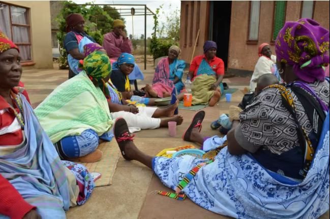 Hleketani farmers attend a meeting of their grocery savings club. (Elizabeth Vibert), Author provided