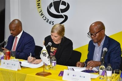 The memorandum of understanding (MoU) was signed by Advocate Andy Mothibi, SIU head, Prof Linda du Plessis, NWU acting principal and vice-chancellor, and Freeman Nomvalo, SAICA CEO, at a ceremony at the SIU offices in Pretoria