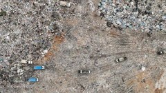 Senegal recyclers see more than trash in fuming dump site