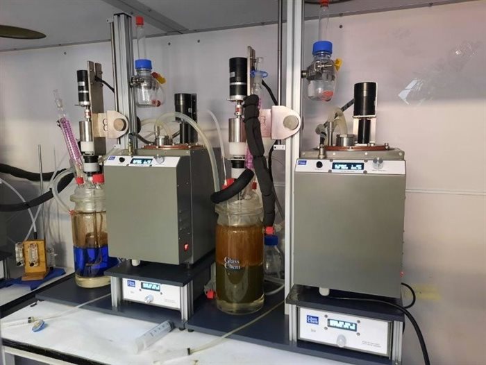 A concept study is underway into a small-scale, energy-efficient process to recover zinc from polymetallic local concentrates.