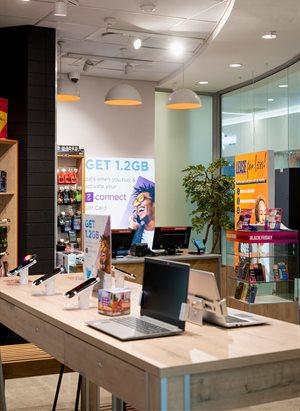 Jet begins rollout of standalone cellular stores