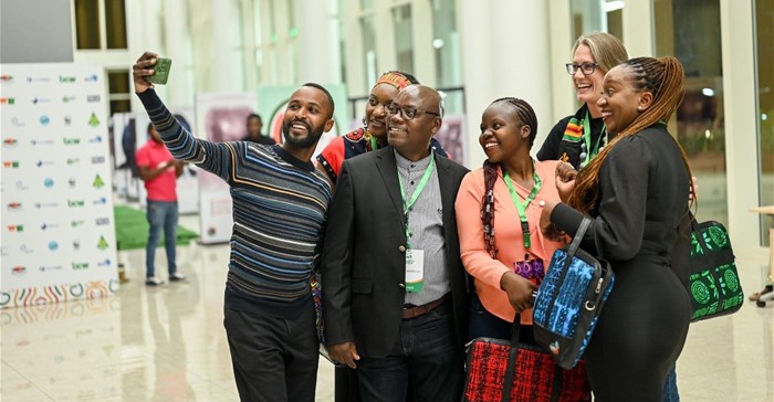 Image supplied by Regine le Roux. Photographer: David Itumbi (Kenya). (L to r) Derick Chiweshe (Zambia), Hazel Zulu (Zambia), Davies Mupenda (Zambia), Pamela Mupoti (Zambia), Regine le Roux (South Africa) , Katasha Ponya (Zambia)