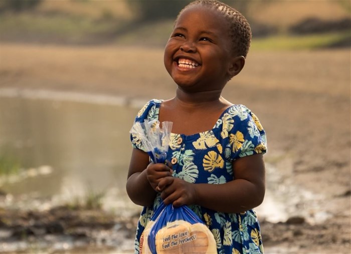 Lungisa Mjaji's photos of his niece are viral sensation, showing the power of soical meida - and joy!